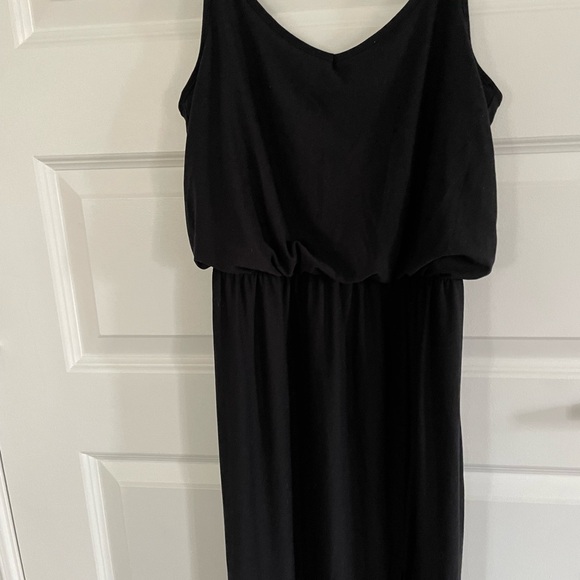 SPLIT BLACK DRESS🩷 - Picture 3 of 3